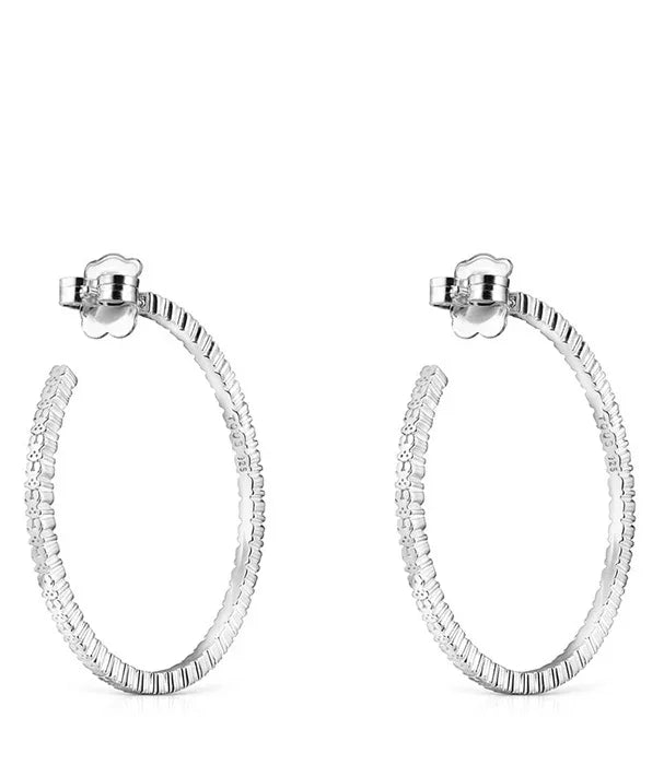 עגילי חישוק כסף מעוצבים, תכשיט יוקרתי מבית CHOZEN, צילום על רקע לבן