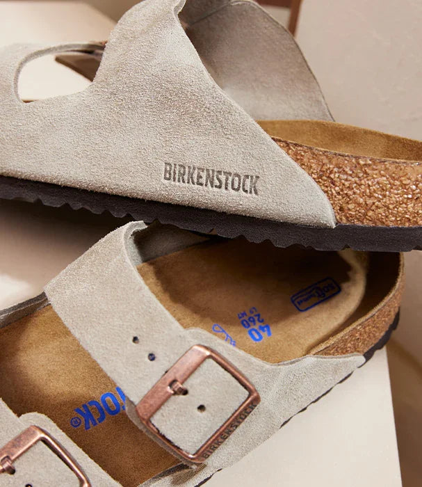 סנדלי בירקנשטוק עור בז׳ עם סוגרי מתכת, נעלי נוחות איכותיות CHOZEN