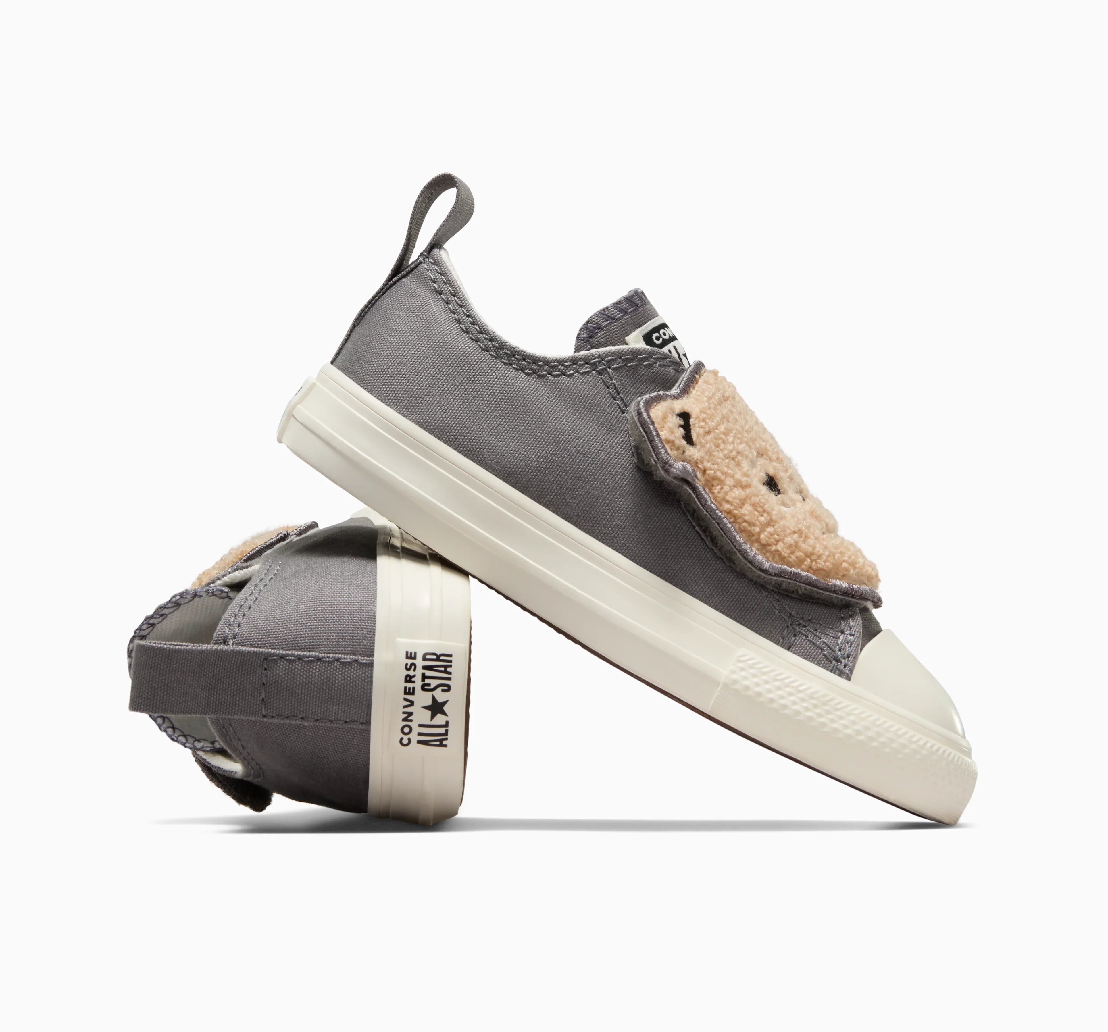 נעלי קונברס אפור לילדים עם דמות דוב פרווה, עיצוב ייחודי בחנות CHOZEN מבית קבוצת אלפא