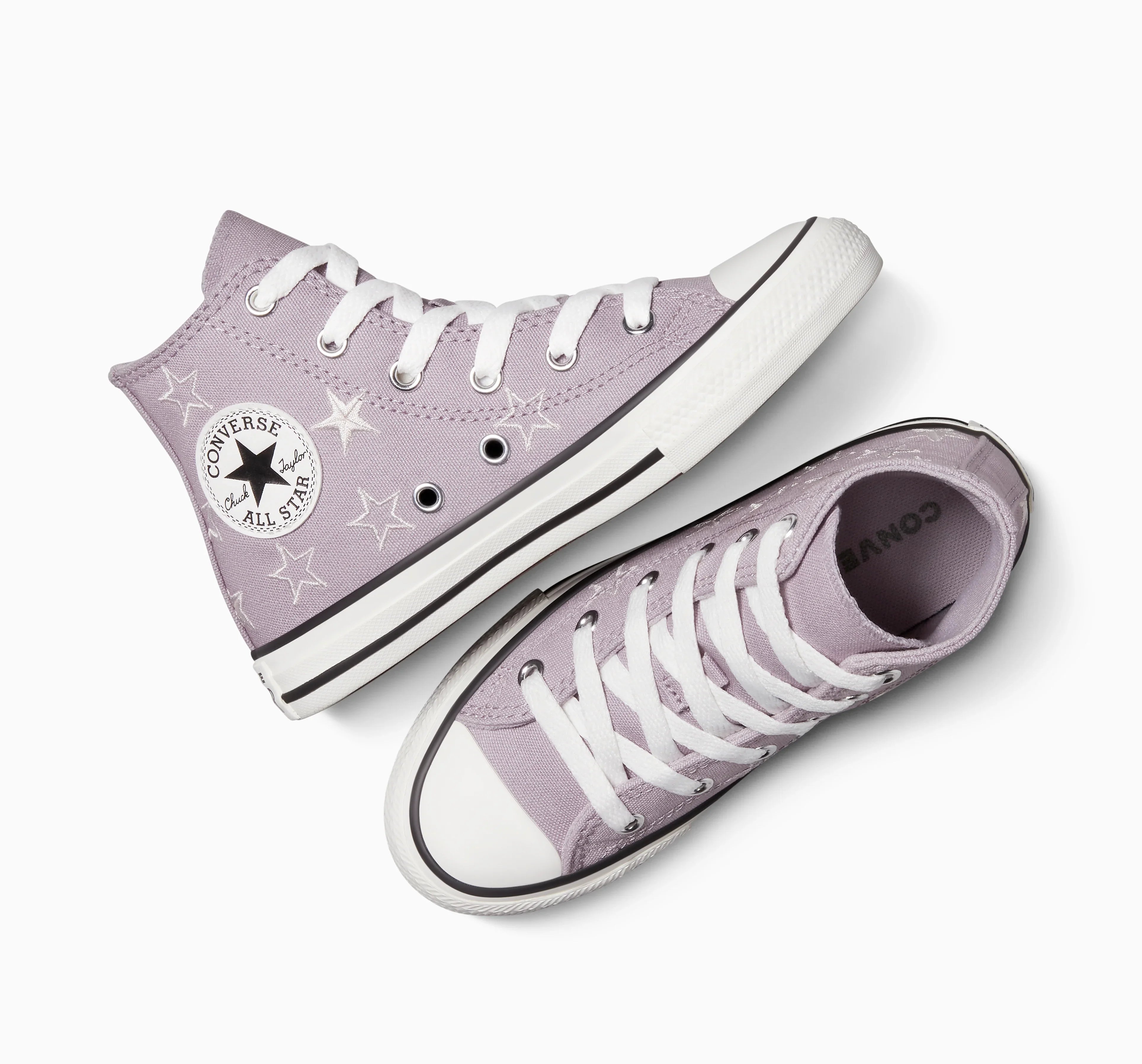 נעלי CONVERSE סגולות דגם גבוה עם שרוכים לבנים וכוכבים, קולקציה מובילה ב-CHOZEN