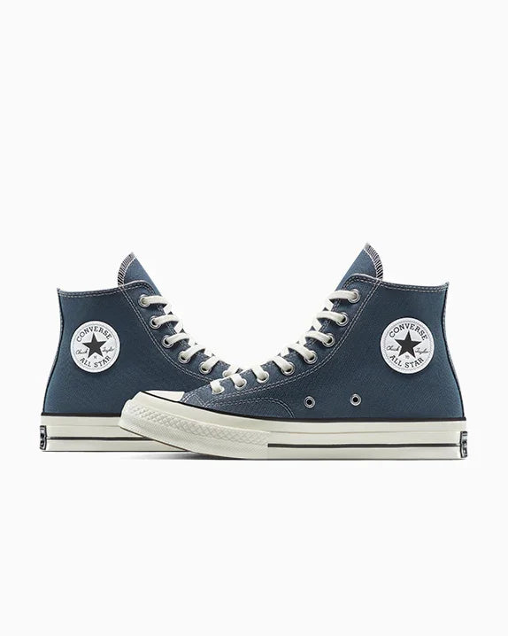 נעלי סניקרס גבוהות קנבס כחול כהה converse all star, צ'אק טיילור, על רקע לבן, CHOZEN