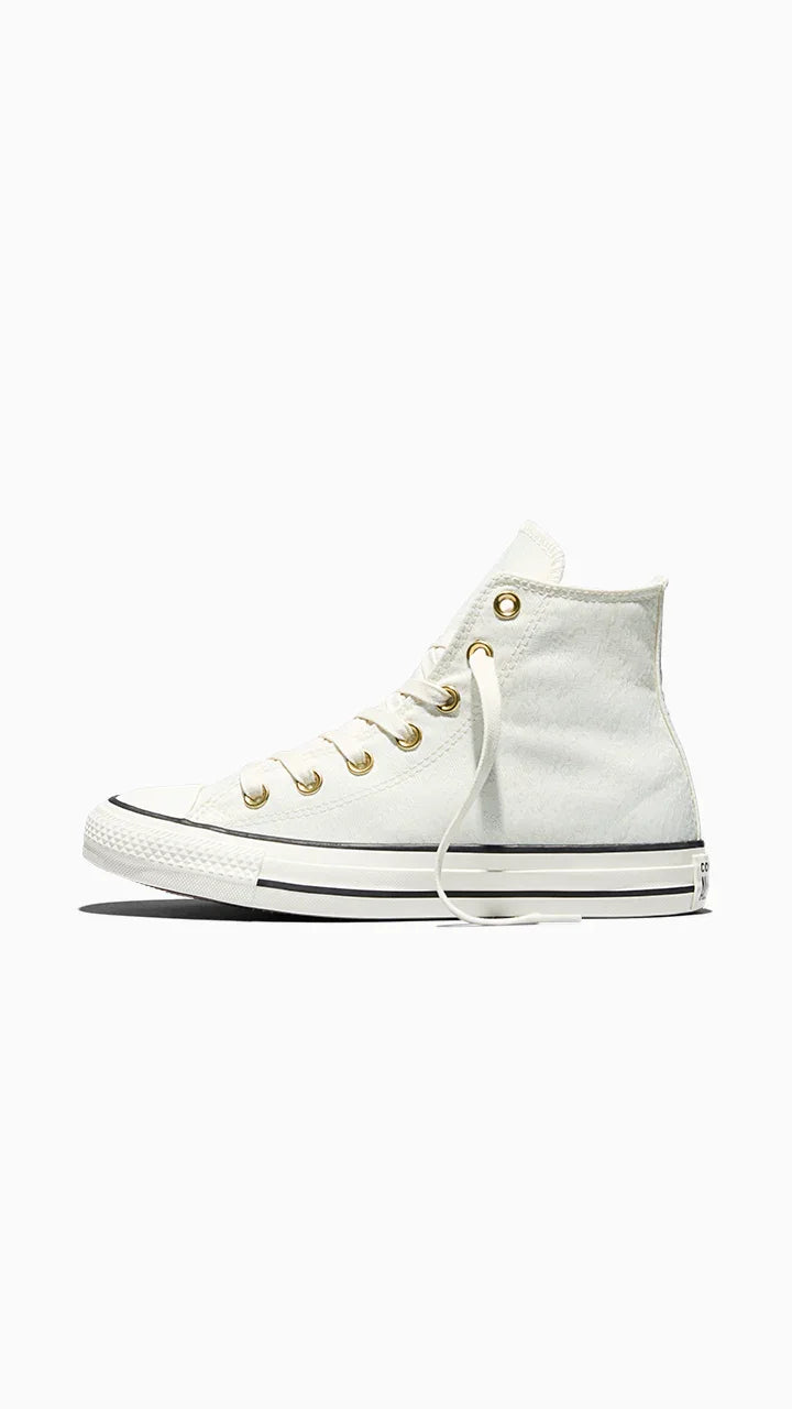 נעל סניקרס גבוהה בצבע לבן עם סוליה לבנה, מותג בינלאומי ב-CHOZEN ישראל