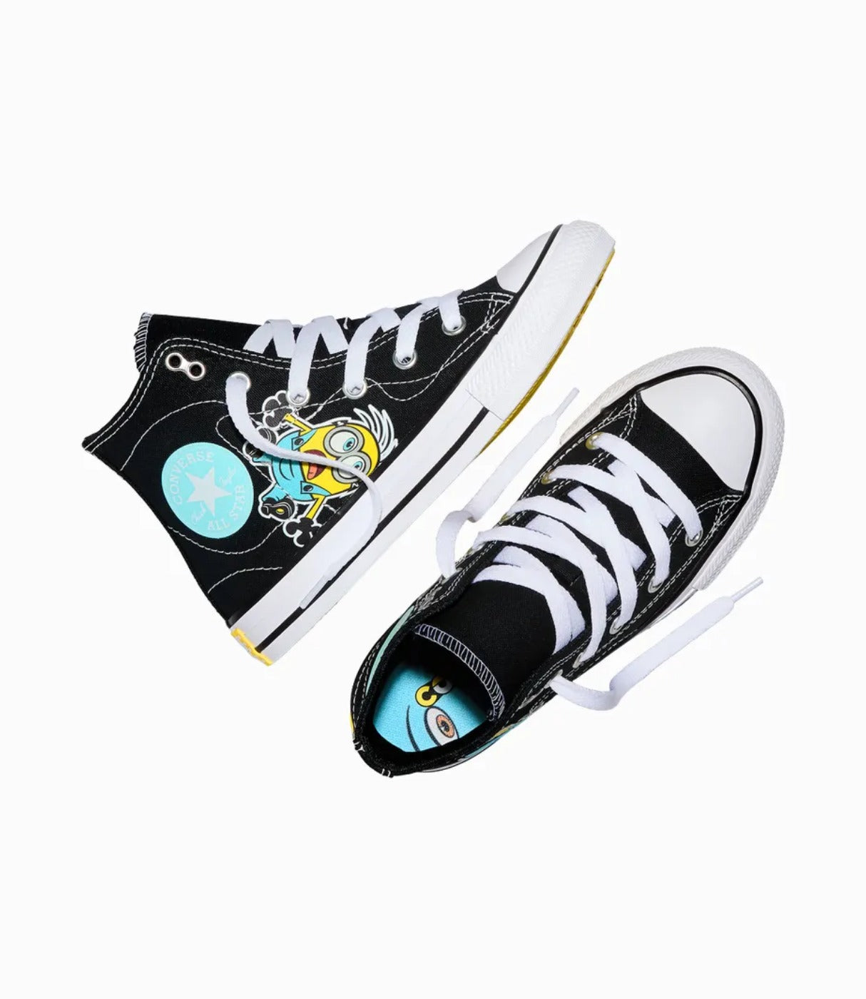 CONVERSE Chuck Taylor All Star גבוהות לילדים שחורות, מבט מלמעלה של זוג נעליים עם פנים ריפוד כחול, מבית CHOZEN
