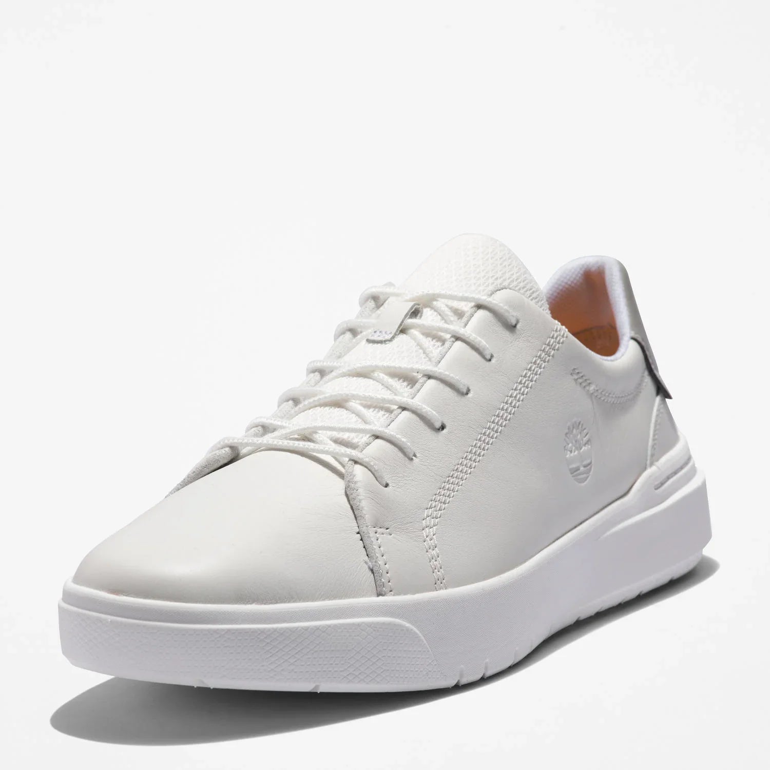 סניקרס לבן לגברים מבית Timberland, עיצוב מודרני, באתר CHOZEN היבואן הרשמי