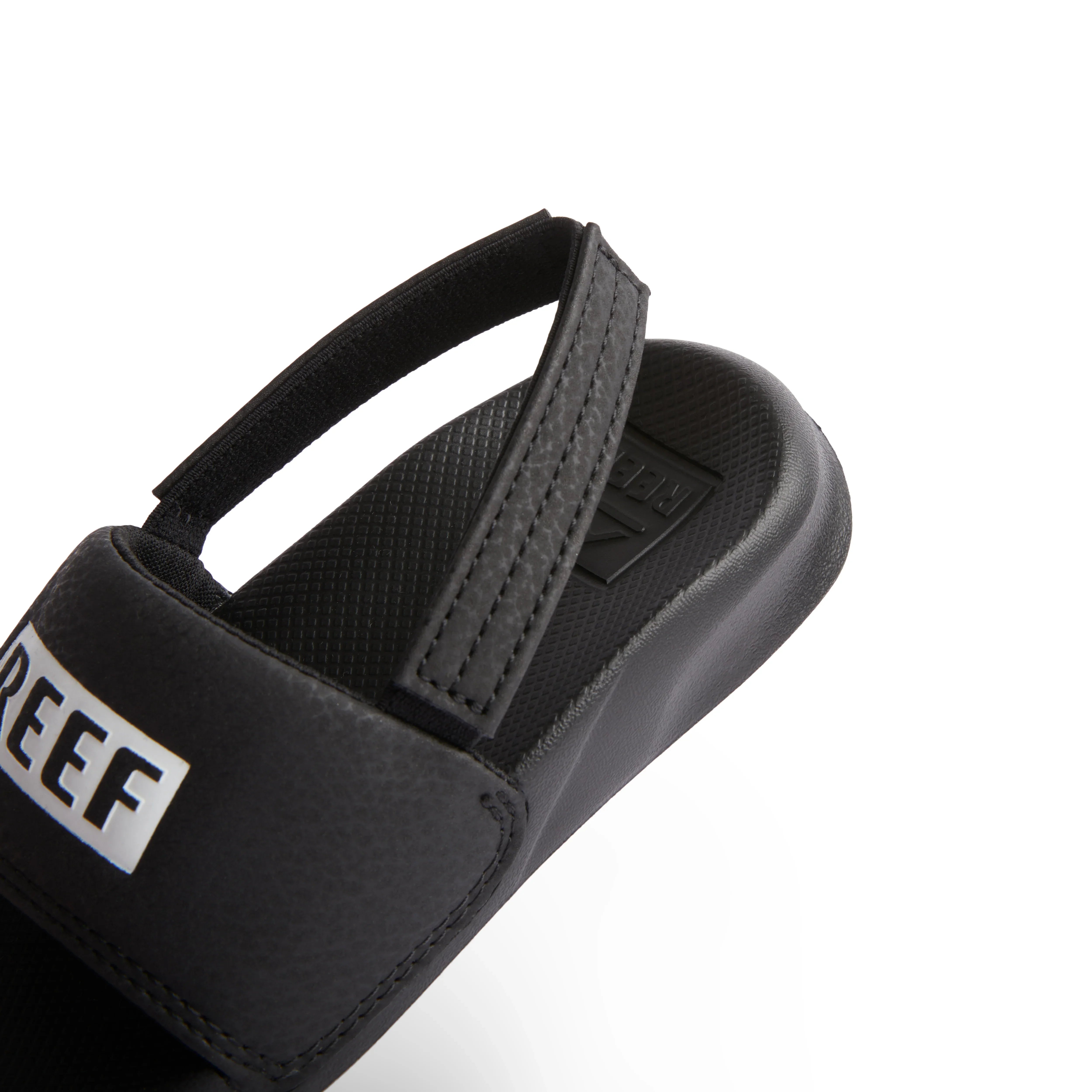 סנדל ריף שחור עם רצועה אחורית, מותג CHOZEN, נעלי קיץ לגברים