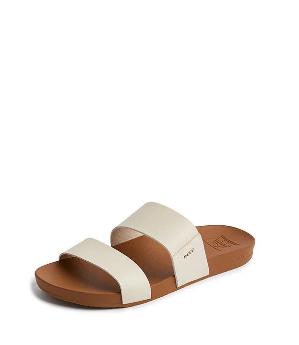 סנדל נשים שטוח אופנתי עם שני רצועות עור בצבע בז', סוליה חומה, מותאם לקיץ וליומיום