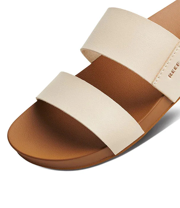 סנדל נשים שטוח עם שני רצועות בצבע בז', עיצוב קלאסי ונוח