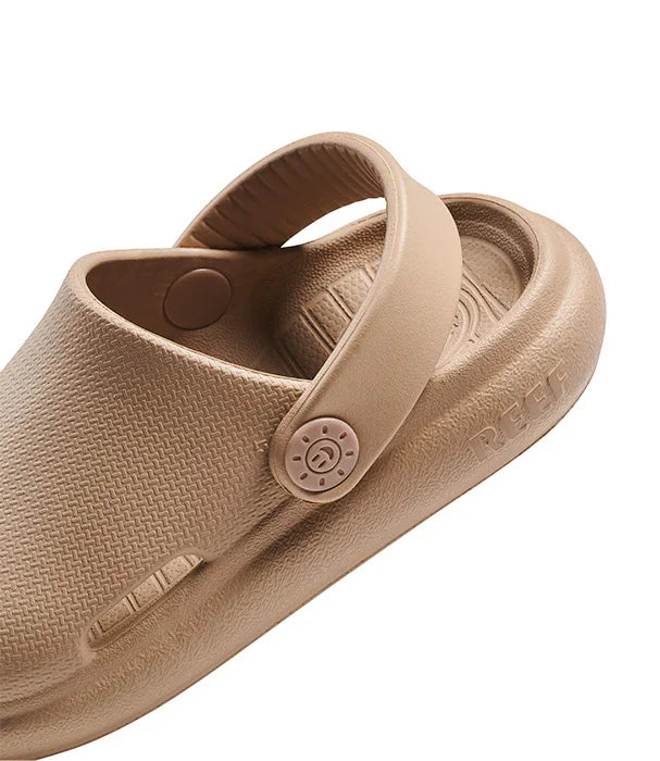 כפכף קרוקס בצבע בז' מבית המותג REEF, עיצוב מינימליסטי, ב-CHOZEN