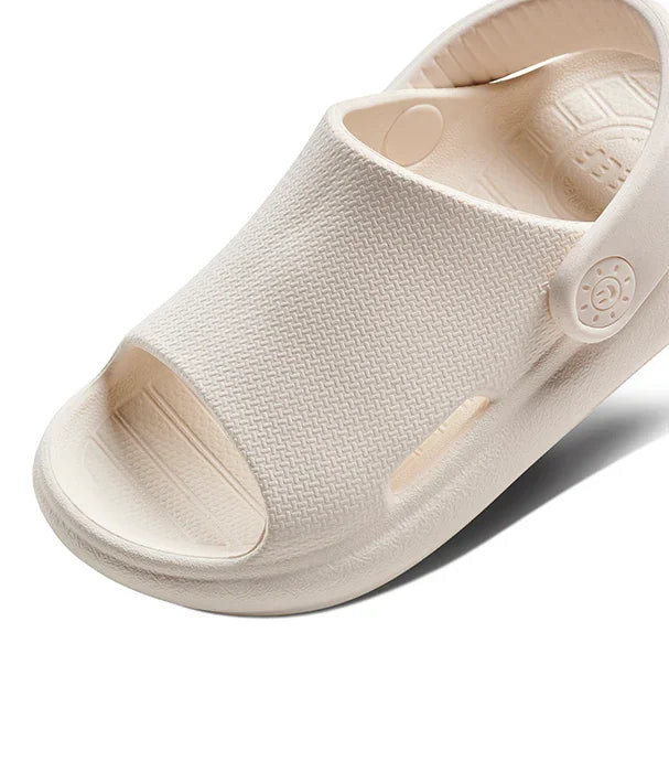 כפכף גומי קרם עם רצועה אחורית, עיצוב מודרני, מוצר CHOZEN מבית קבוצת אלפא