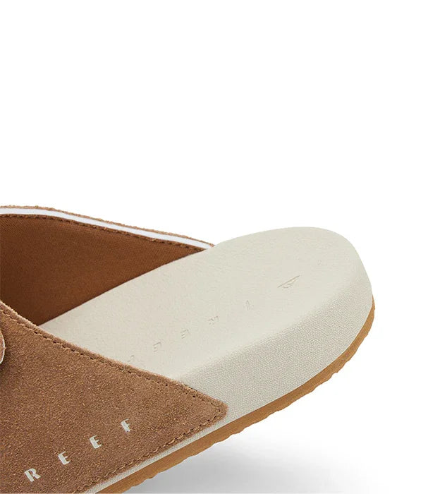 סנדל ריף חום משולב עם רפידת רגל בהירה, עיצוב נוחות, מותג CHOZEN