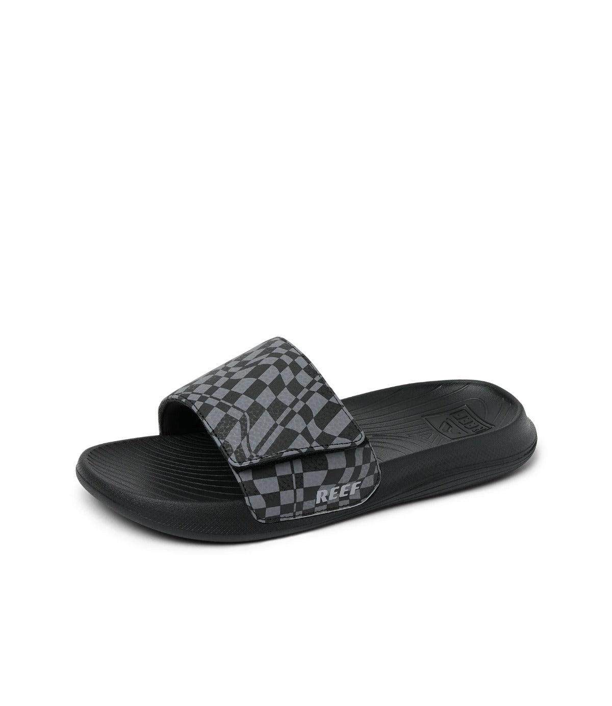 כפכף שחור לילדים עם רצועה מצוירת משבצות אפורות על רקע לבן