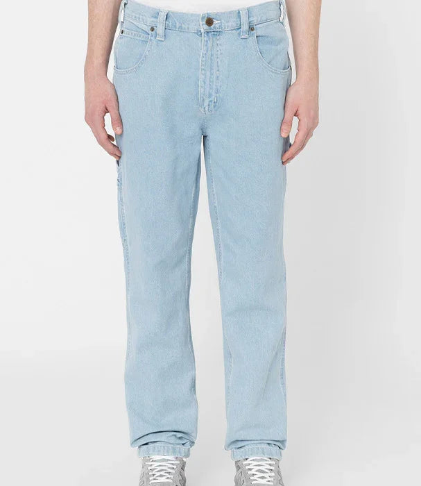 ג'ינס גזרת ישרה בצבע תכלת בהיר מבית CHOZEN, אופנה עדכנית לגבר