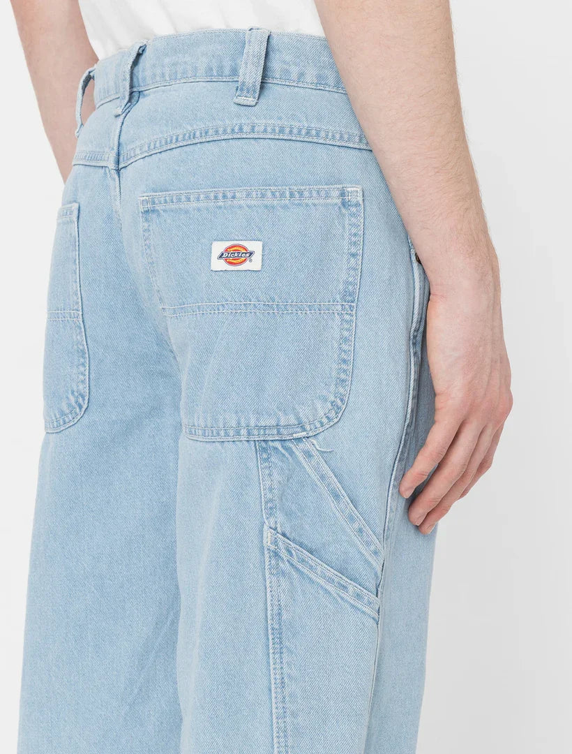 ג'ינס דיקיז כחול בהיר עם לוגו אחורי, אופנת גברים CHOZEN, קבוצת אלפא