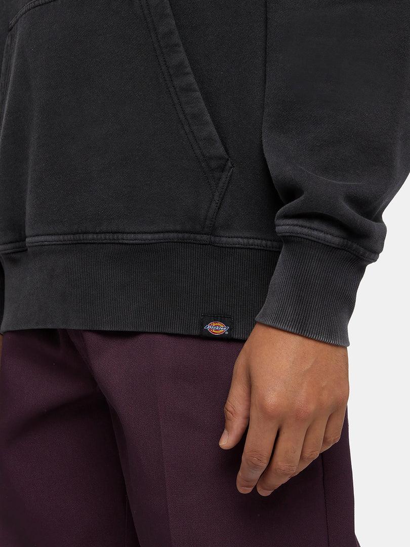 סווטשירט דיקיז שחור עם תג לוגו, מכנסיים בצבע בורדו, אופנה CHOZEN