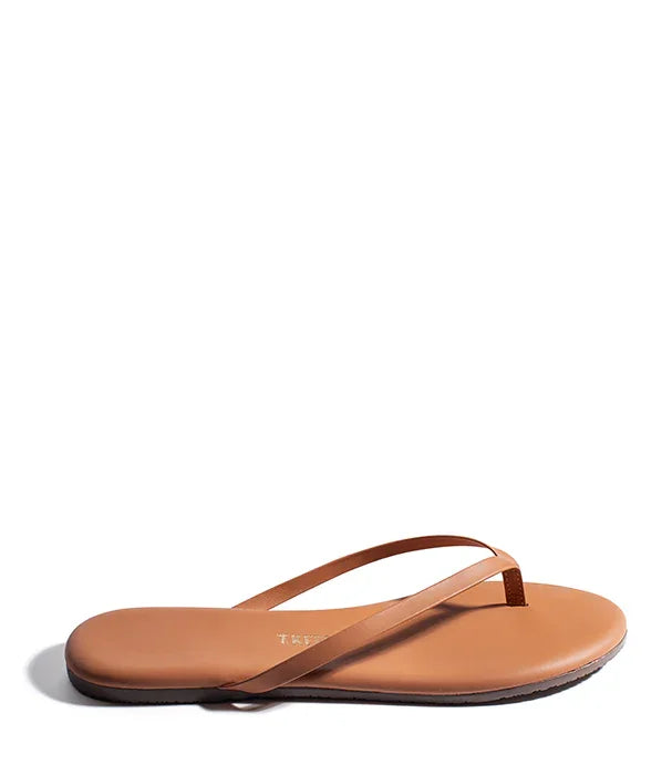 כפכף עור שטוח בצבע חום, עיצוב מינימליסטי, נעלי קיץ אופנתיות באתר CHOZEN קבוצת אלפא