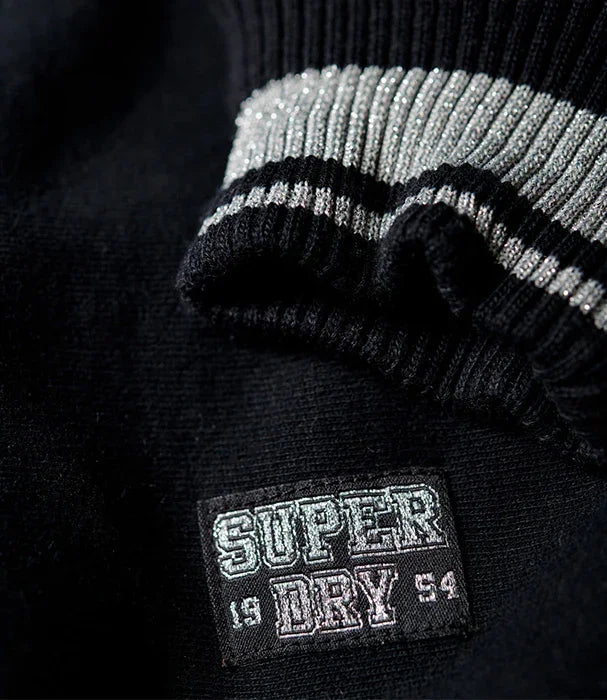 שרוול סוודר שחור עם פסי כסף ולוגו SUPERDRY, אופנה ממותגי CHOZEN מקבוצת אלפא
