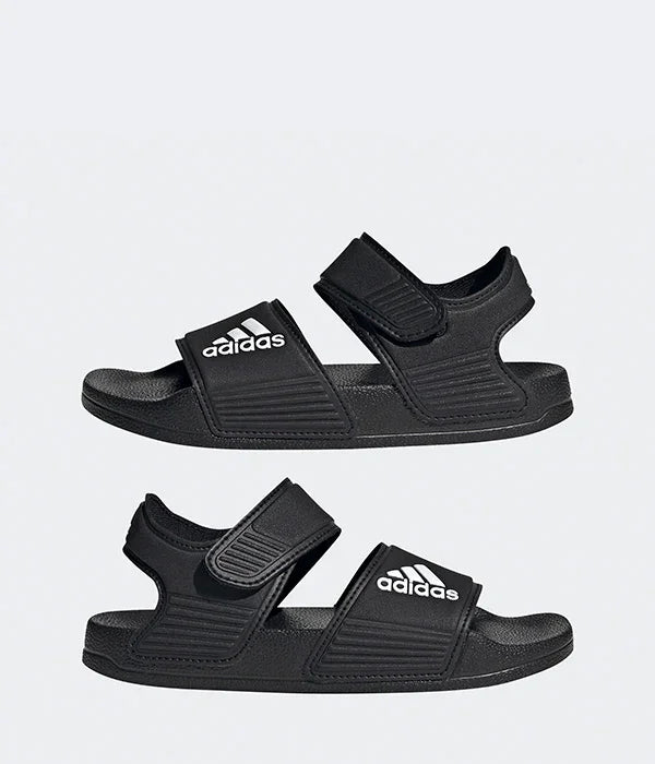 סנדלי אדידס שחורים עם רצועות ולוגו CHOZEN קבוצת אלפא, נעלי ילדים אופנתיות