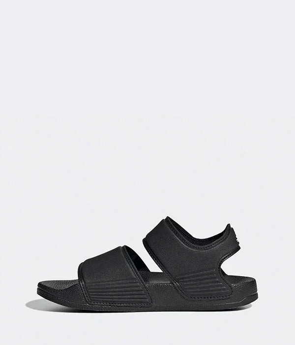 סנדל שחור אופנתי מבית מותג מוביל, צילום צד, נעליים CHOZEN קיץ לגברים