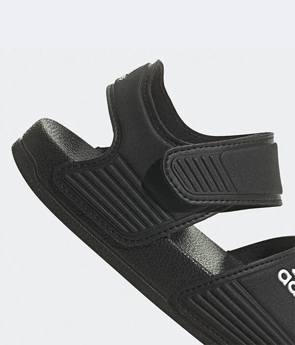 סנדל אדידס שחור עם רצועת סקוץ', נעלי ילדים נוחות מבית CHOZEN