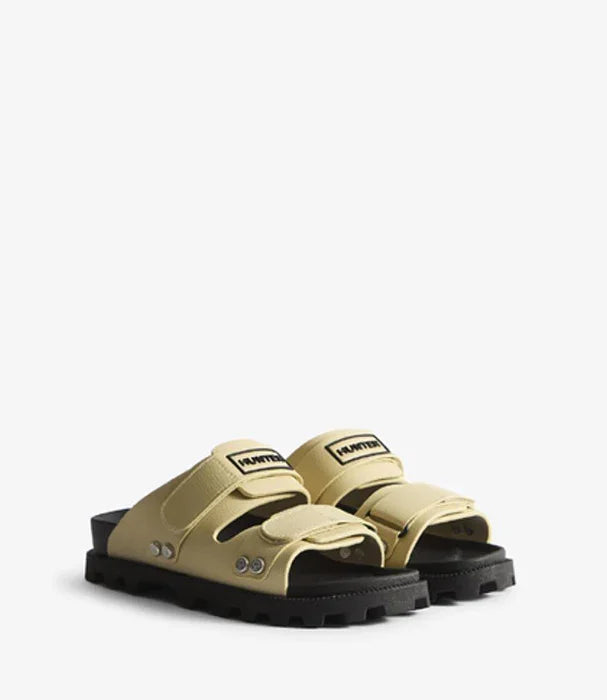 כפכפי Hunter לנשים בצבע בז' עם רצועות וסוליה שחורה, מוצר אופנתי מבית CHOZEN