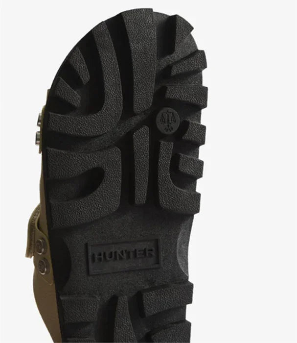 סוליית מגף Hunter שחורה עם לוגו מובהק, נעלי יום גשם יוקרתיות ב-CHOZEN