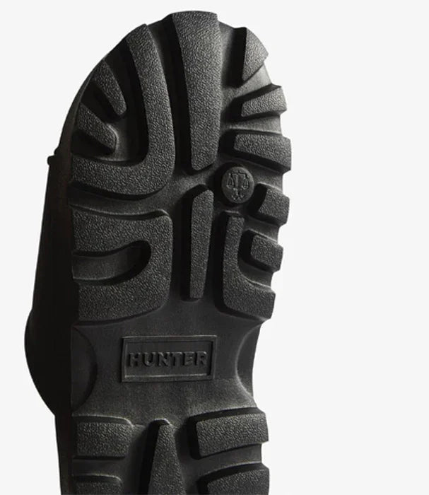 סוליית מגף גומי שחור עם חריטה של HUNTER, מיתוג איכותי לקבוצת אלפא ב-CHOZEN