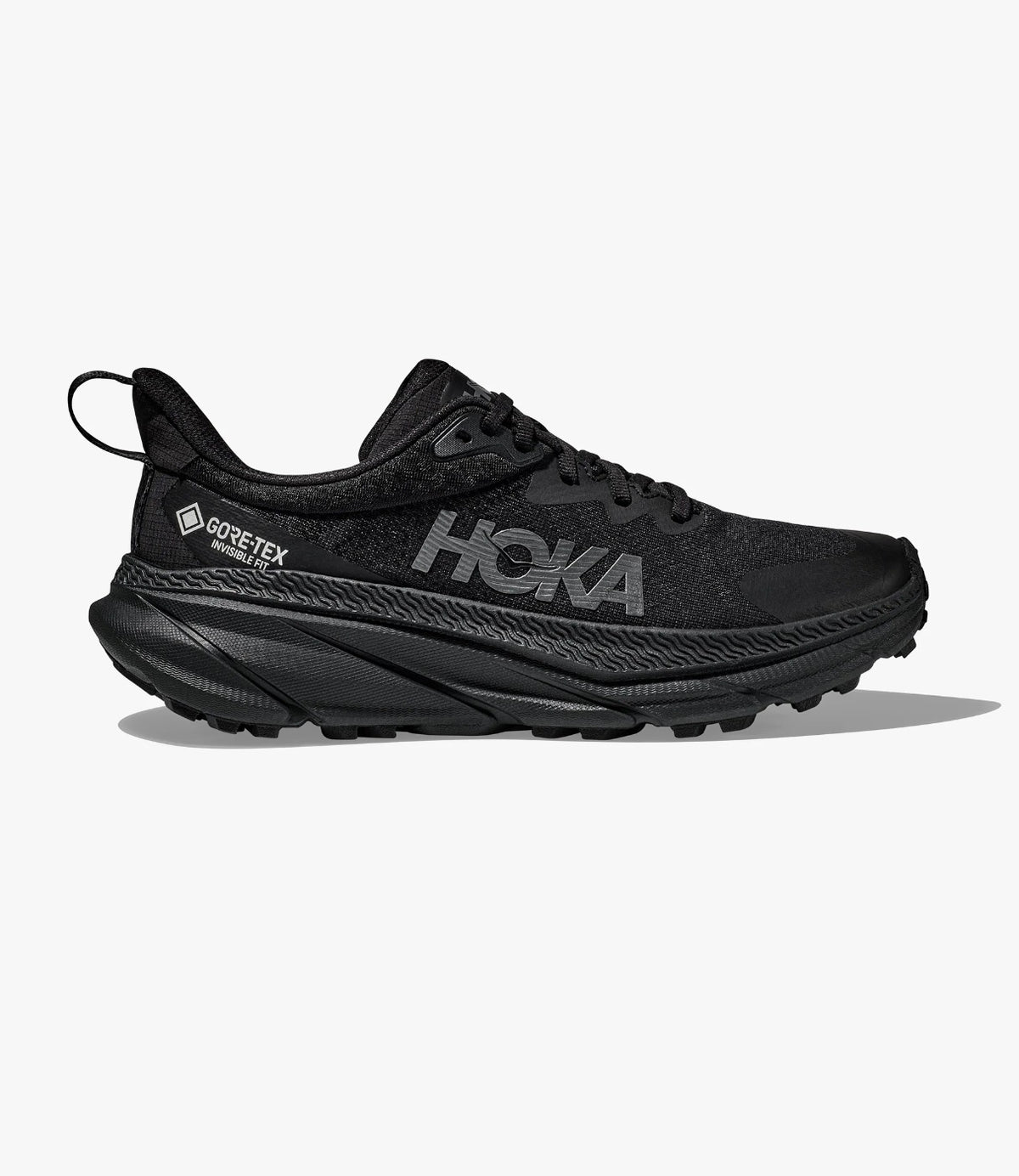 נעל שטח שחורה בצילום צד עם לוגו HOKA ותווית GORE-TEX - CHOZEN