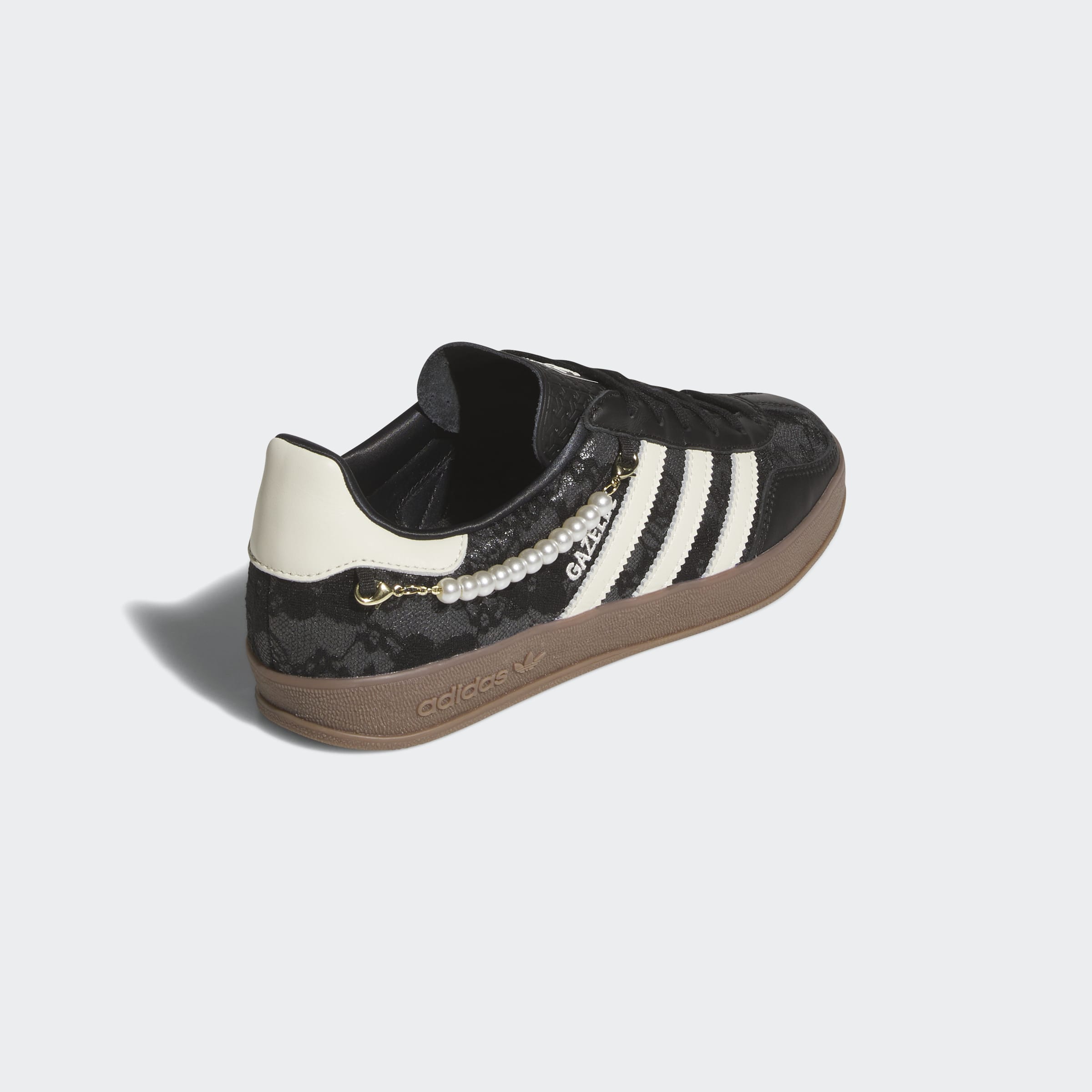אדידס סניקרס GAZELLE INDOOR לנשים