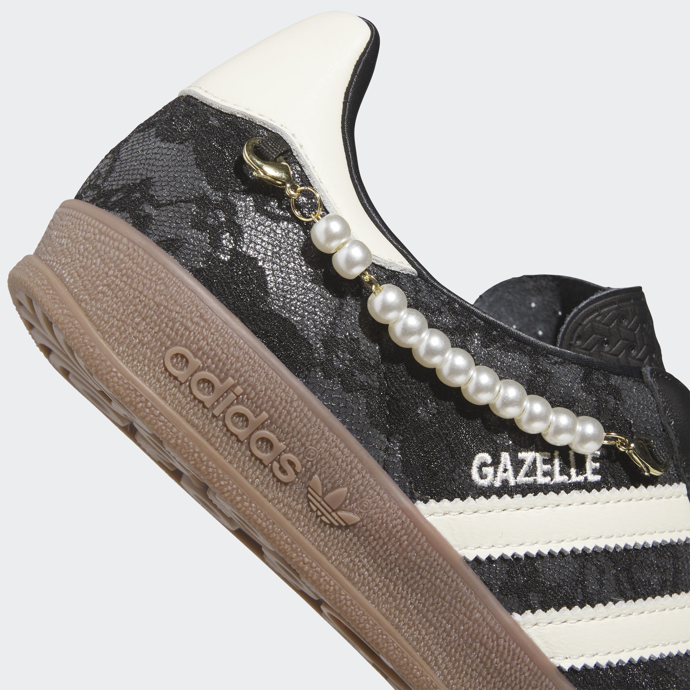 אדידס סניקרס GAZELLE INDOOR לנשים