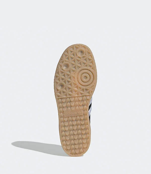 תחתית סוליה של נעל ספורט אפורה עם דוגמה גיאומטרית, מוצר CHOZEN, מותגים מובילים