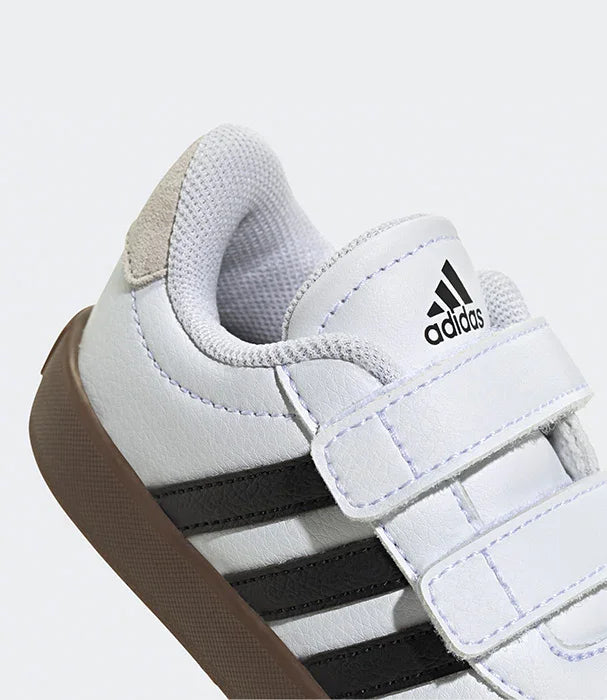 סניקרס אדידס לבנות עם רצועות סקוץ' לשימוש קבוצת אלפא ב-CHOZEN