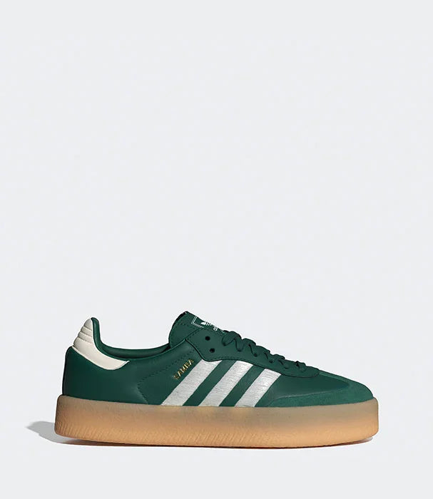 סניקרס ירוקות עם פסי צד לבנים וסוליה חומה, נעלי ספורט טרנדיות לגברים באתר CHOZEN