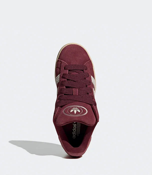 סניקרס אדידס בורדו, צילום תצפית עליונה, נעל ספורט ממותגת באתר CHOZEN