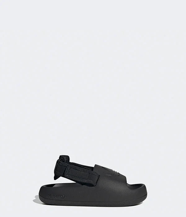 סנדל אדידס שחור, נעלי קיץ לילדים, צילום צד על רקע אפור, קולקציית CHOZEN