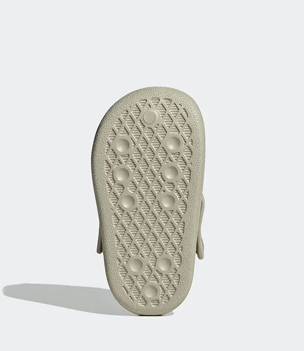 סוליית נעל גומי בצבע אפור בהיר במבט תחתון, דגם איכותי מבית מותגי CHOZEN