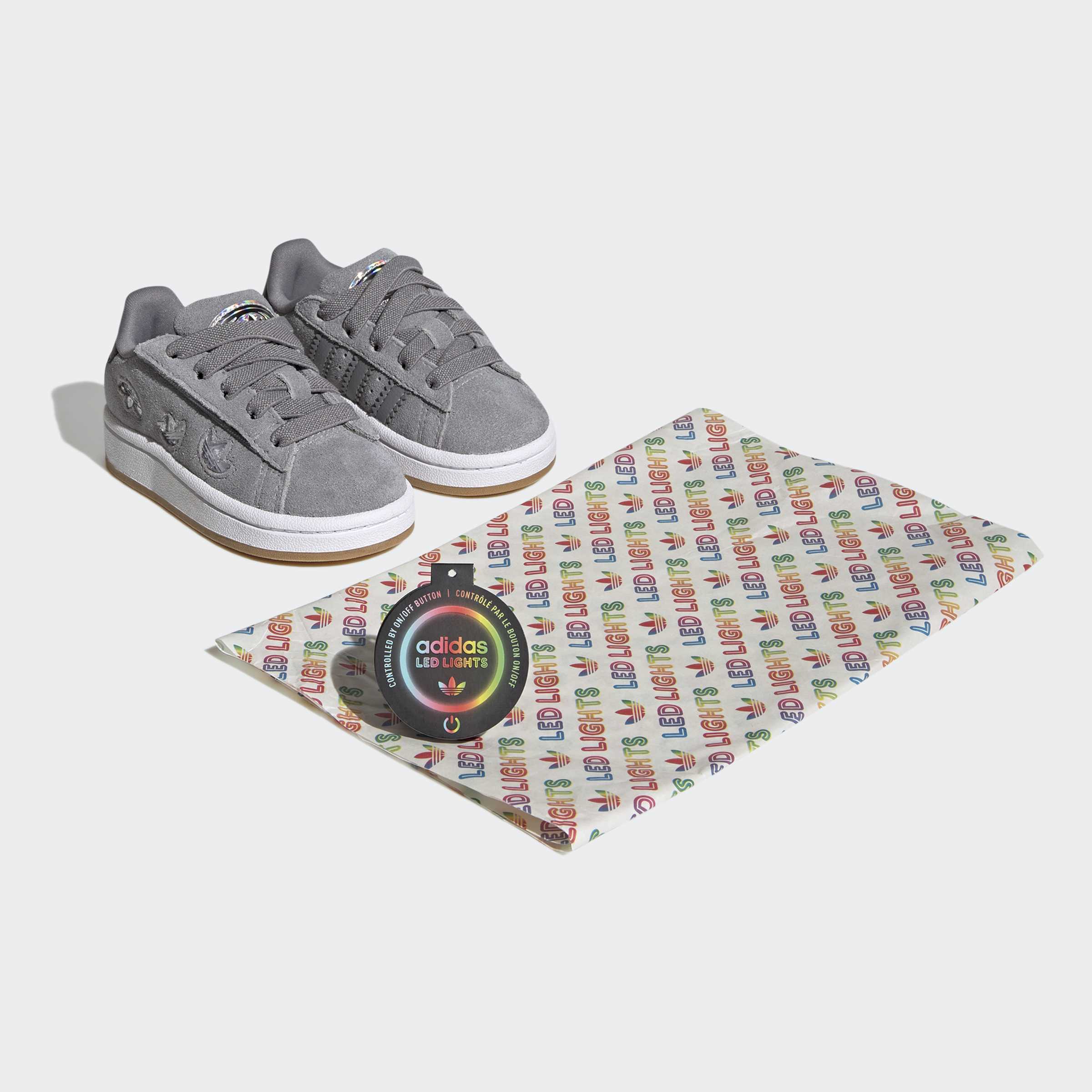 נעלי סניקרס ילדים אפורות עם דוגמת סמל, שרוכים, סוליה לבנה ומדבקת adidas LED LIGHTS