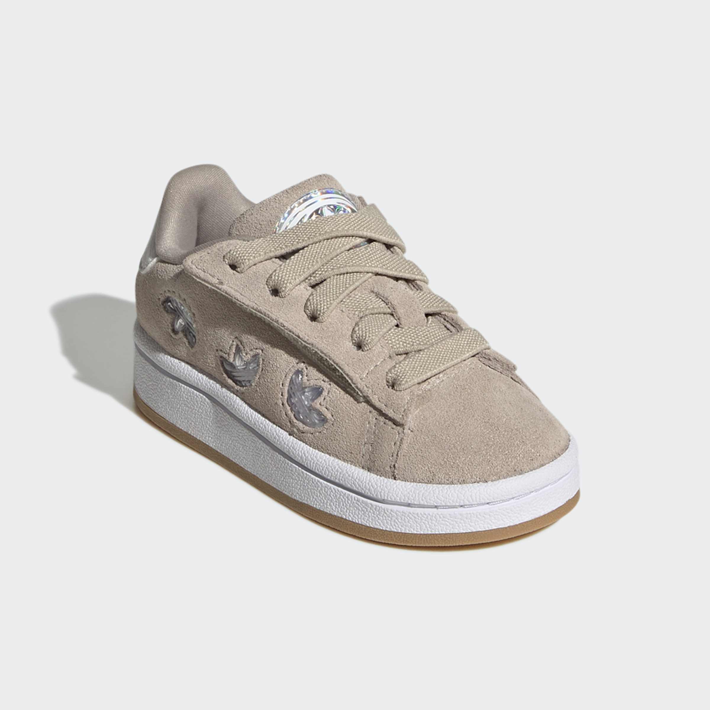 נעל סניקרס לילדים בצבע בז', עשויה זמש עם סוליה לבנה ודוגמת עלים בצד