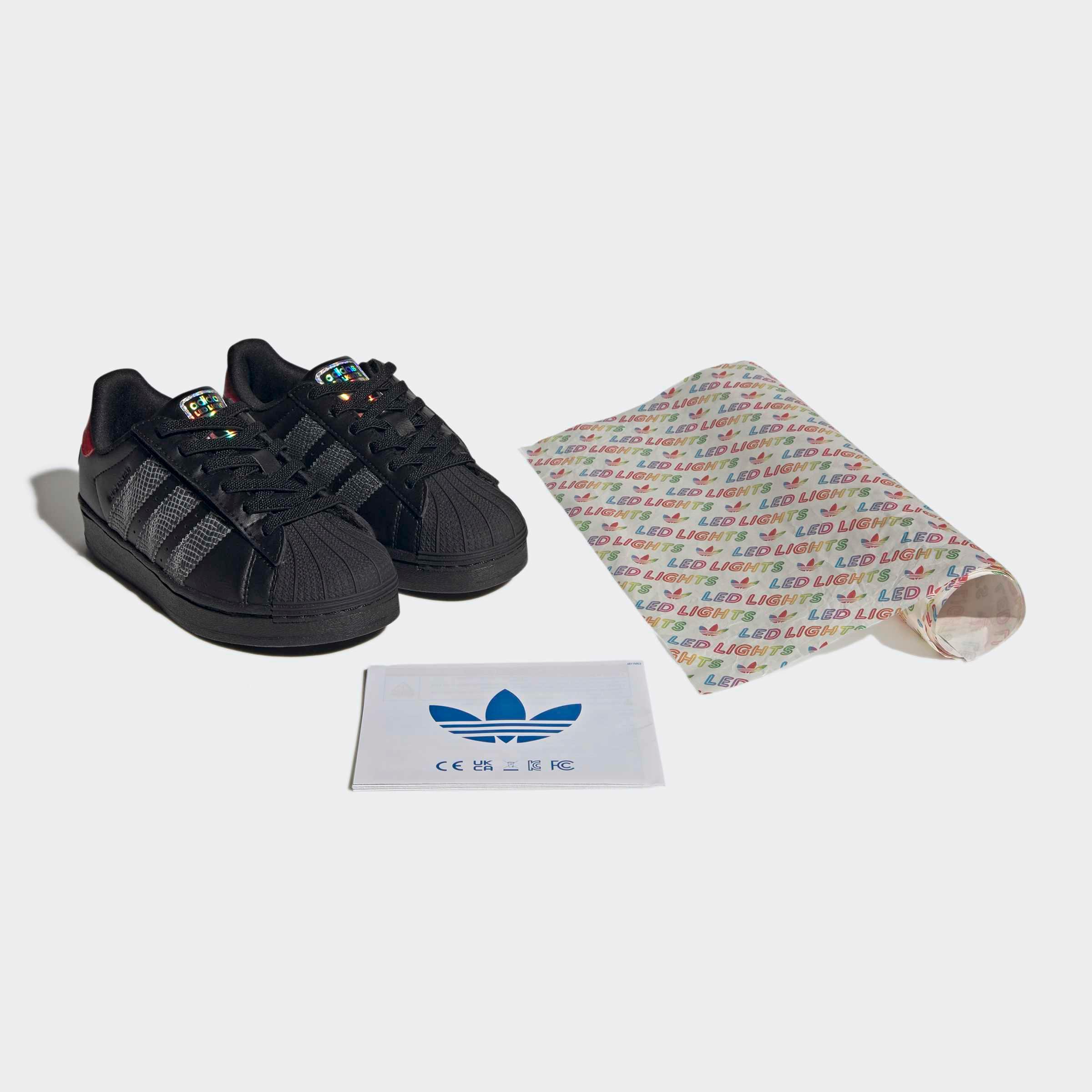 נעלי אדידס שחורות לילדים עם עיטור LED, אריזה ממותגת ונייר עטיפה, CHOZEN מותגים מובילים