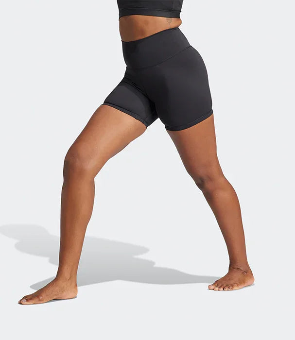 מכנסי ספורט קצרים לנשים בצבע שחור, דגם אופנה עדכני באתר CHOZEN