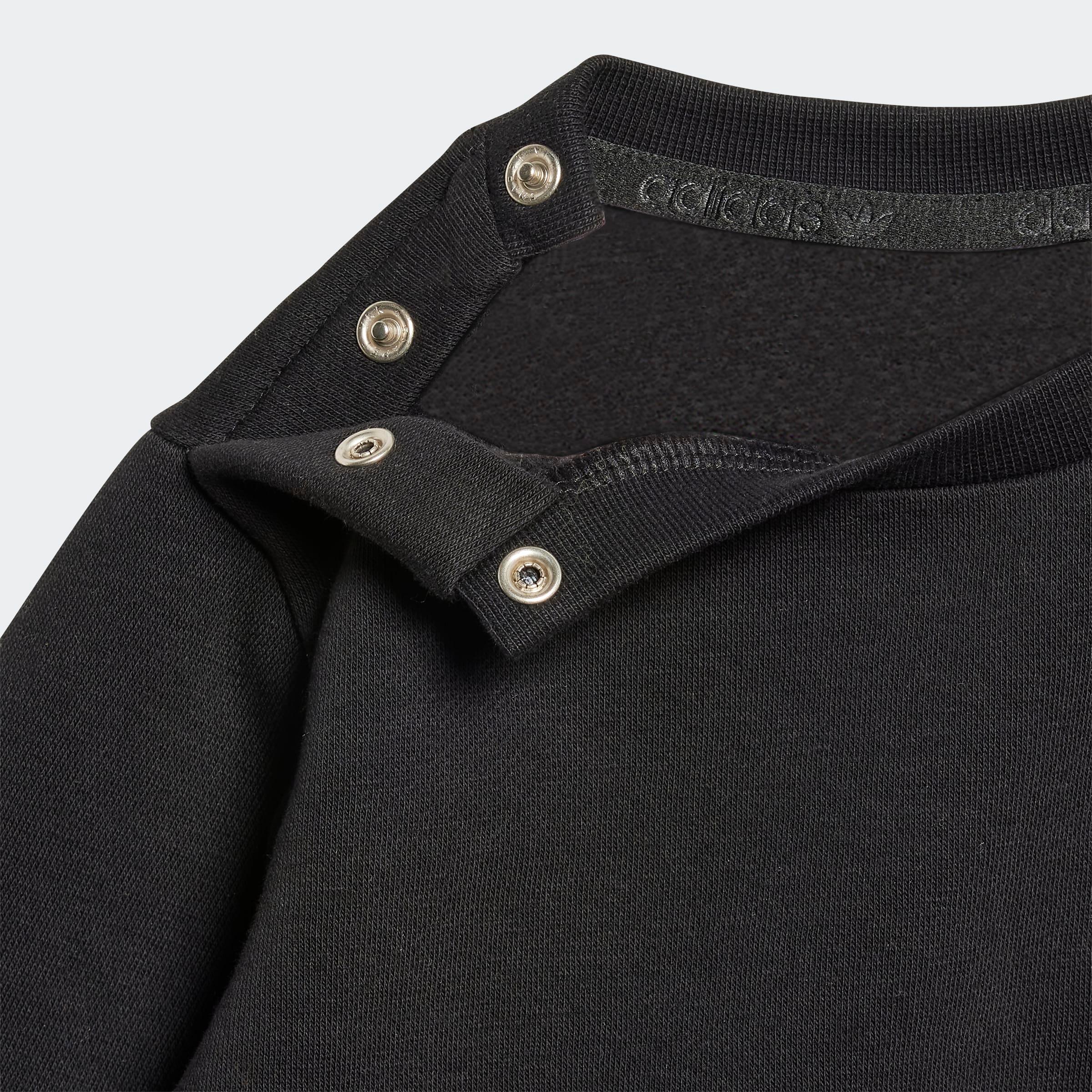 סווטשירט אפור עם כפתורי תיק תק, מבט מקרוב, קולקציית CHOZEN