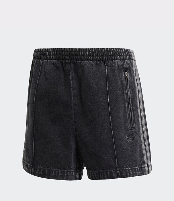 אדידס מכנסיים קצרים לנשים