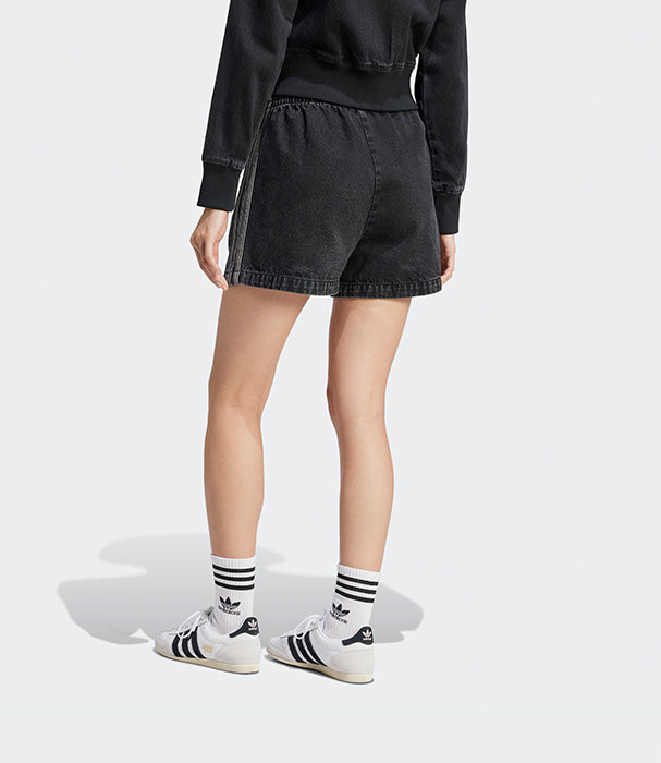 אדידס מכנסיים קצרים לנשים