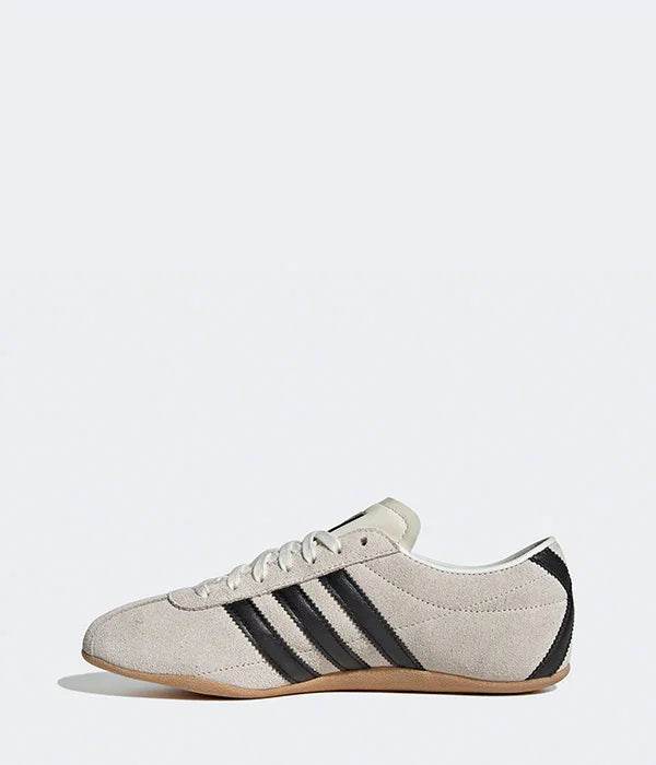 נעל ספורט אפורה עם שלושה פסים שחורים ורפידת גומי, אופנת גברים CHOZEN