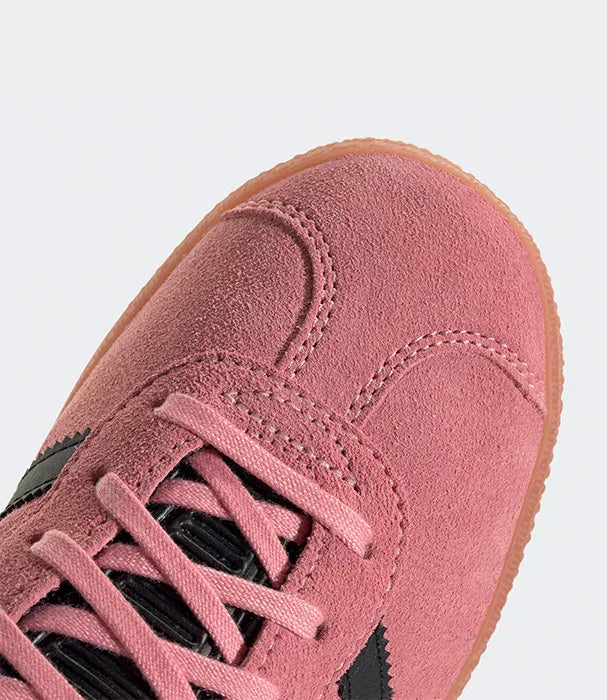 נעל ספורט סוויד ורודה עם שרוכים, עיצוב אופנתי מקבוצת אלפא CHOZEN