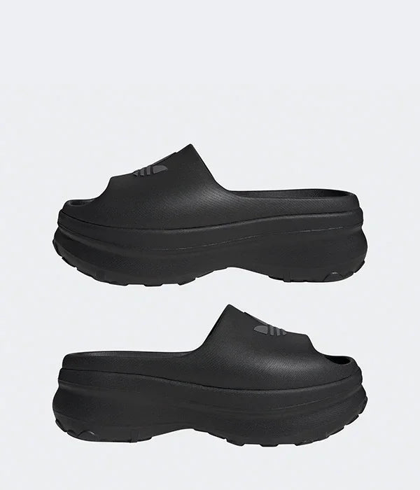 כפכפי פלטפורמה שחורות לנשים, דגם ממותג, על רקע לבן, ב-CHOZEN קבוצת אלפא