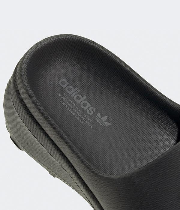 סנדל אדידס גוון אפור מבט מקרוב, נעלי נוחות איכותיות מבית CHOZEN