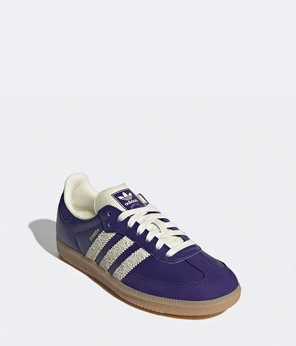 נעל ספורט אדידס סאמבה בצבע סגול, שרוכים לבנים, נעליים לגברים מבית CHOZEN קבוצת אלפא