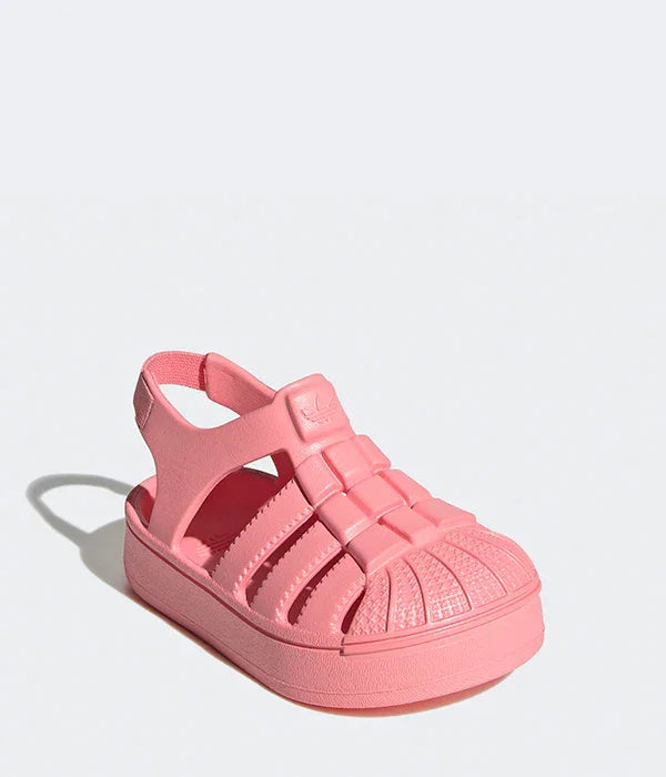 סנדל גומי ורוד לילדים, עיצוב ספורטיבי מבית CHOZEN, צילום על רקע אפור בהיר