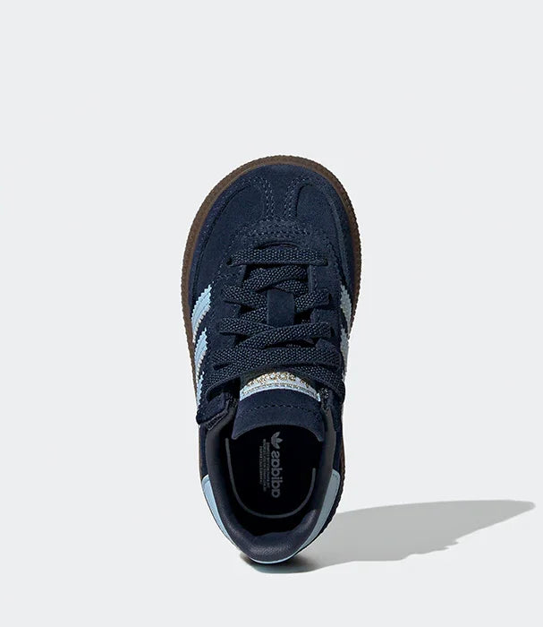 נעל סניקרס אדידס כחולה עם פסים לבנים, תצוגת על, בלעדי ב-CHOZEN מותגים מובילים