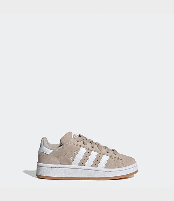 נעל סניקרס אפורה עם פסי לוגו לבנים, מותג adidas, צילום צד על רקע לבן, CHOZEN